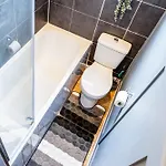 Stylish 2 Bed House 7Mins To Manchester City Center