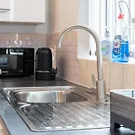 Stylish 2 Bed House 7Mins To Manchester City Center