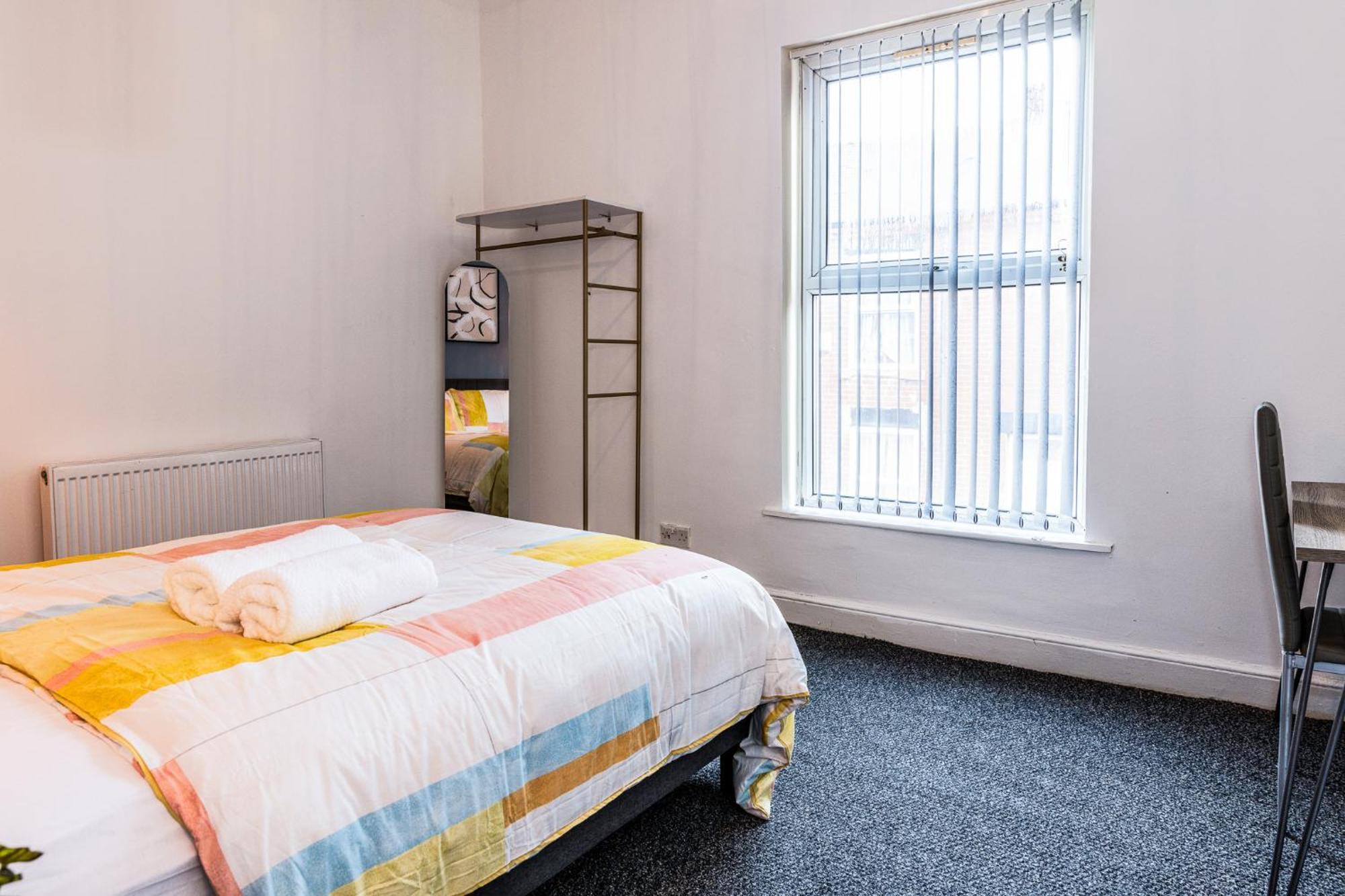 Apartment Stylish 2 Bed House 7mins To City Center *