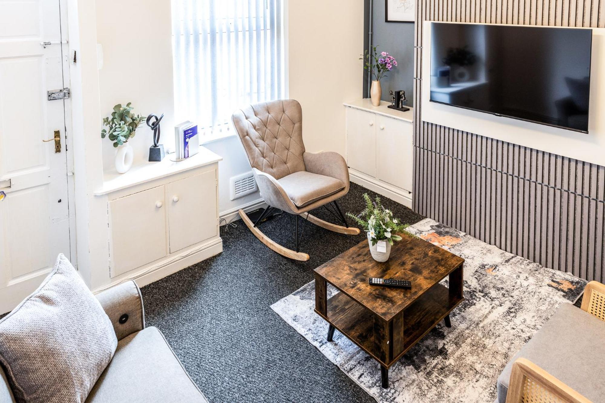Stylish 2 Bed House 7mins To City Center Manchester